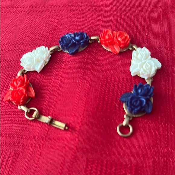 Jewelry - Vintage Style Floral Bracelet